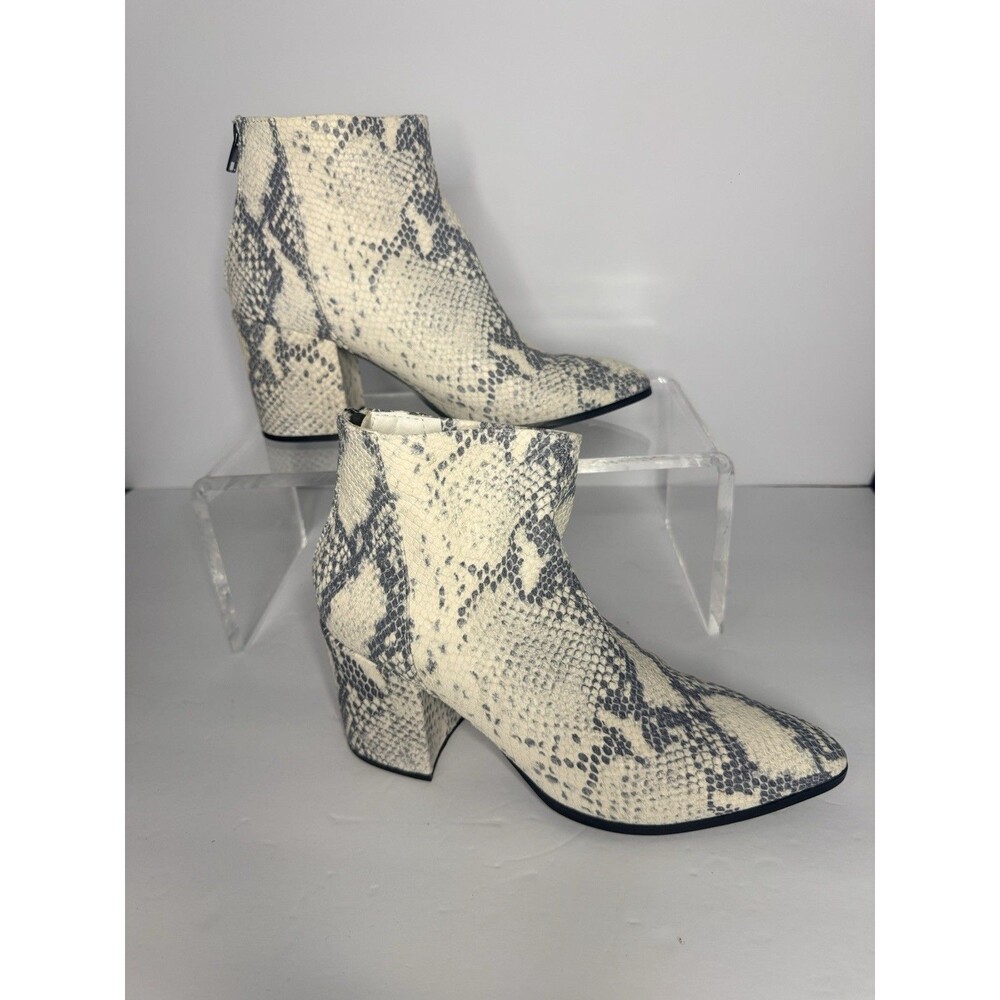 Steve Madden Edric Ankle Bootie Snakeskin Print Size 9 Block Heel Side Cut Out